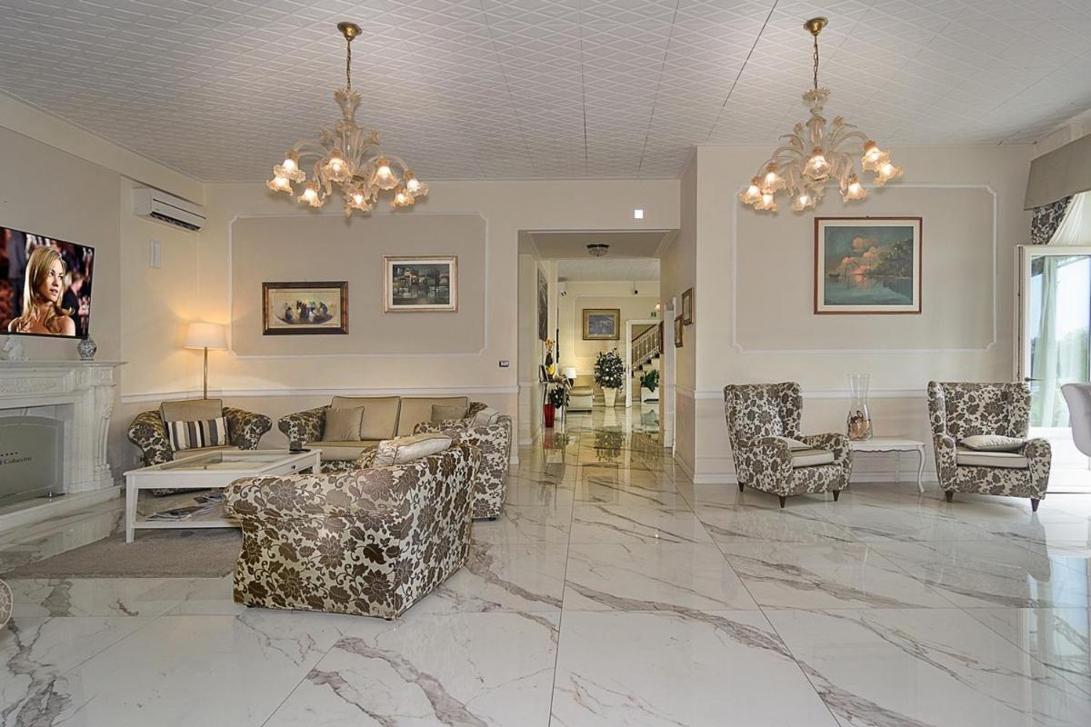 Hotel Coluccini Marina di Pietrasanta Exteriör bild