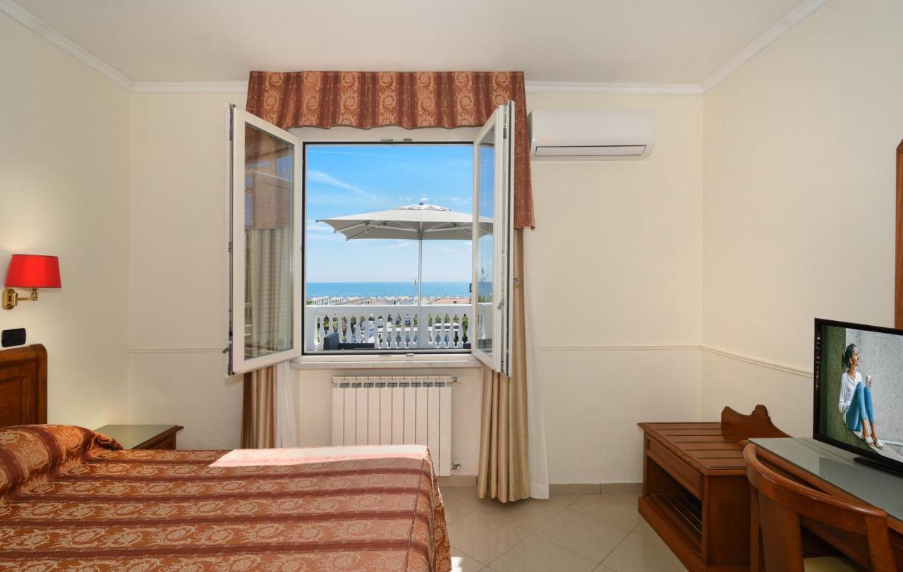 Hotel Coluccini Marina di Pietrasanta Exteriör bild