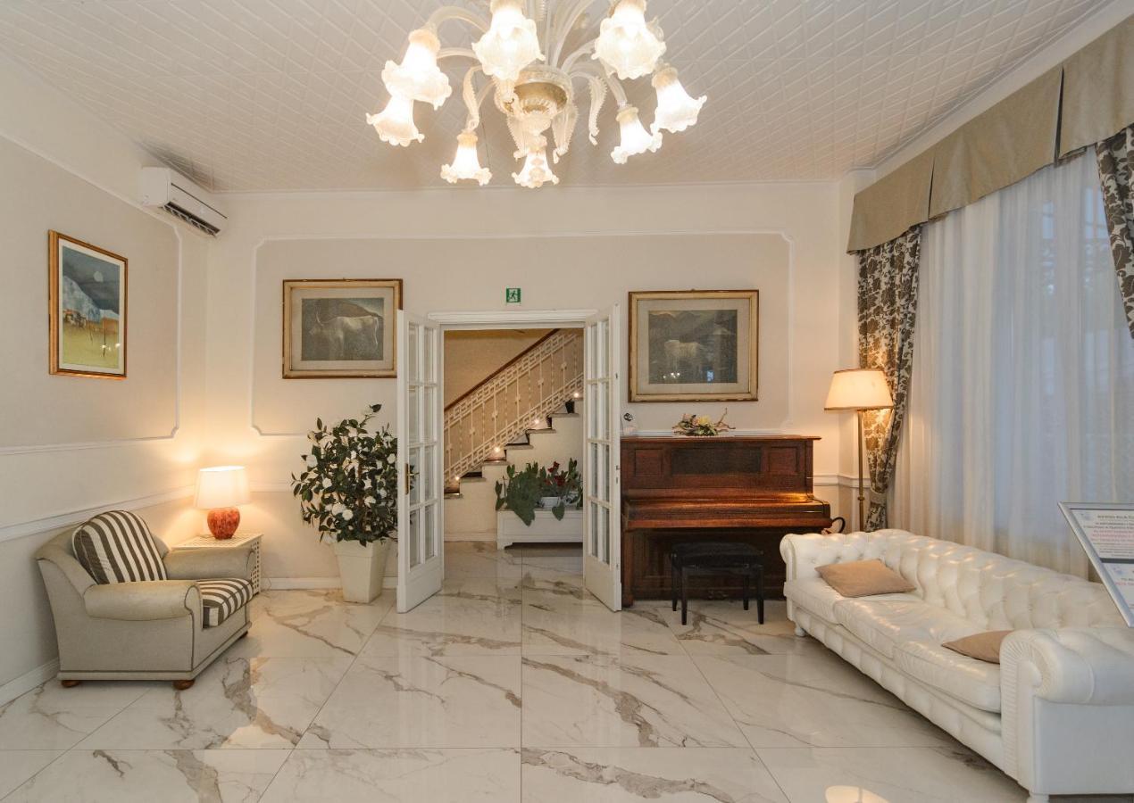 Hotel Coluccini Marina di Pietrasanta Exteriör bild