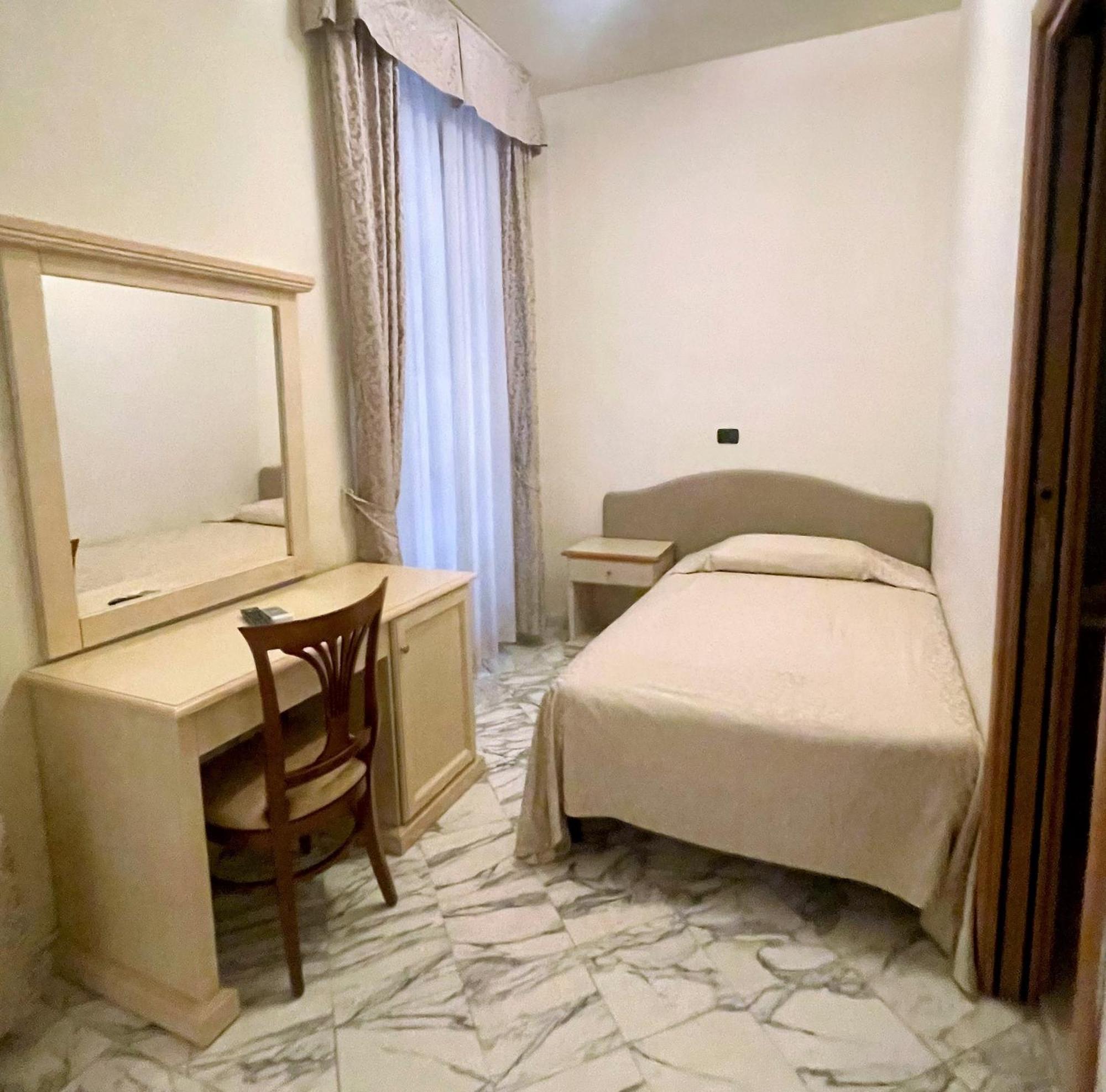 Hotel Coluccini Marina di Pietrasanta Exteriör bild