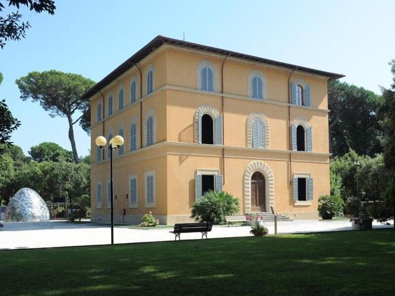Hotel Coluccini Marina di Pietrasanta Exteriör bild