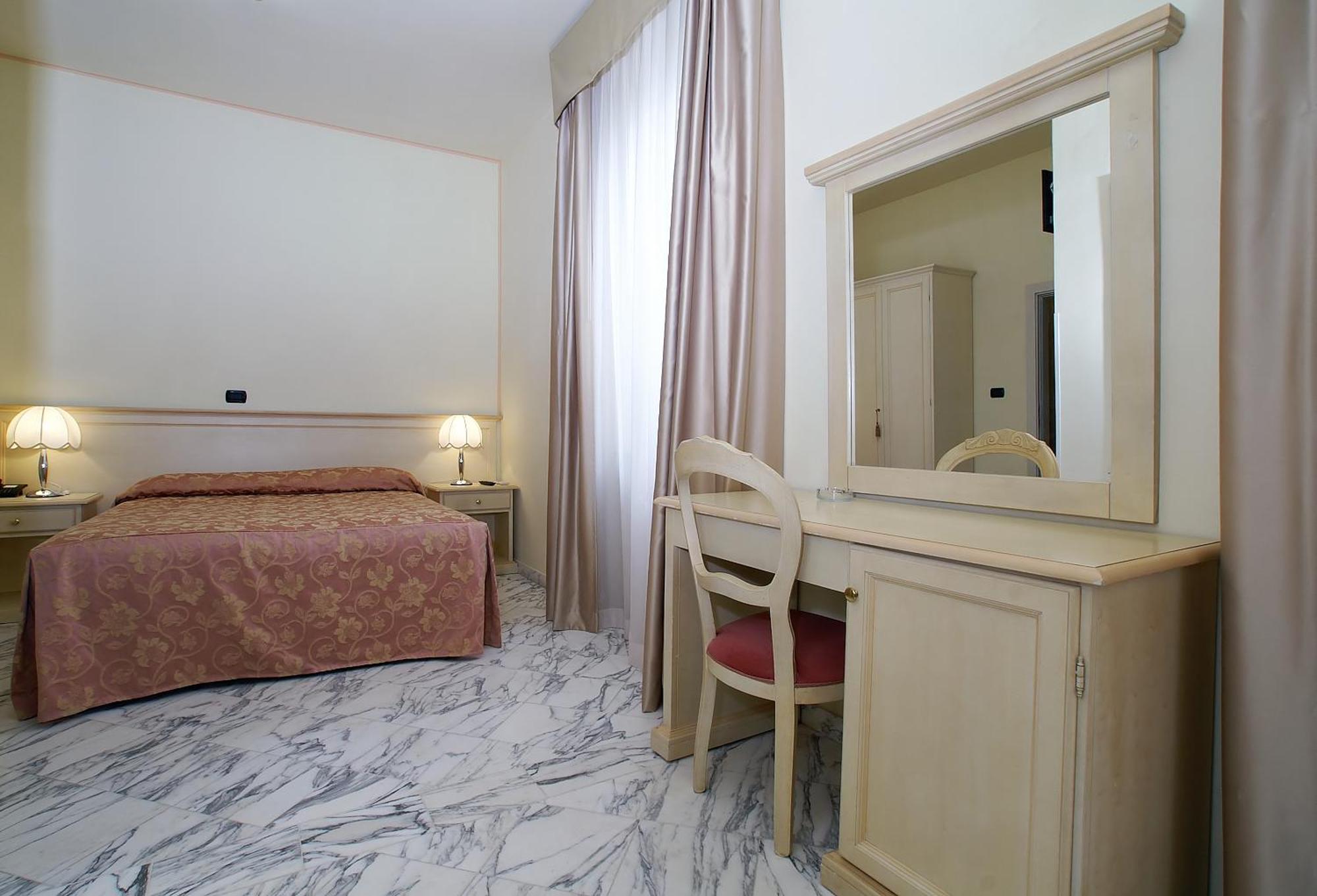 Hotel Coluccini Marina di Pietrasanta Exteriör bild