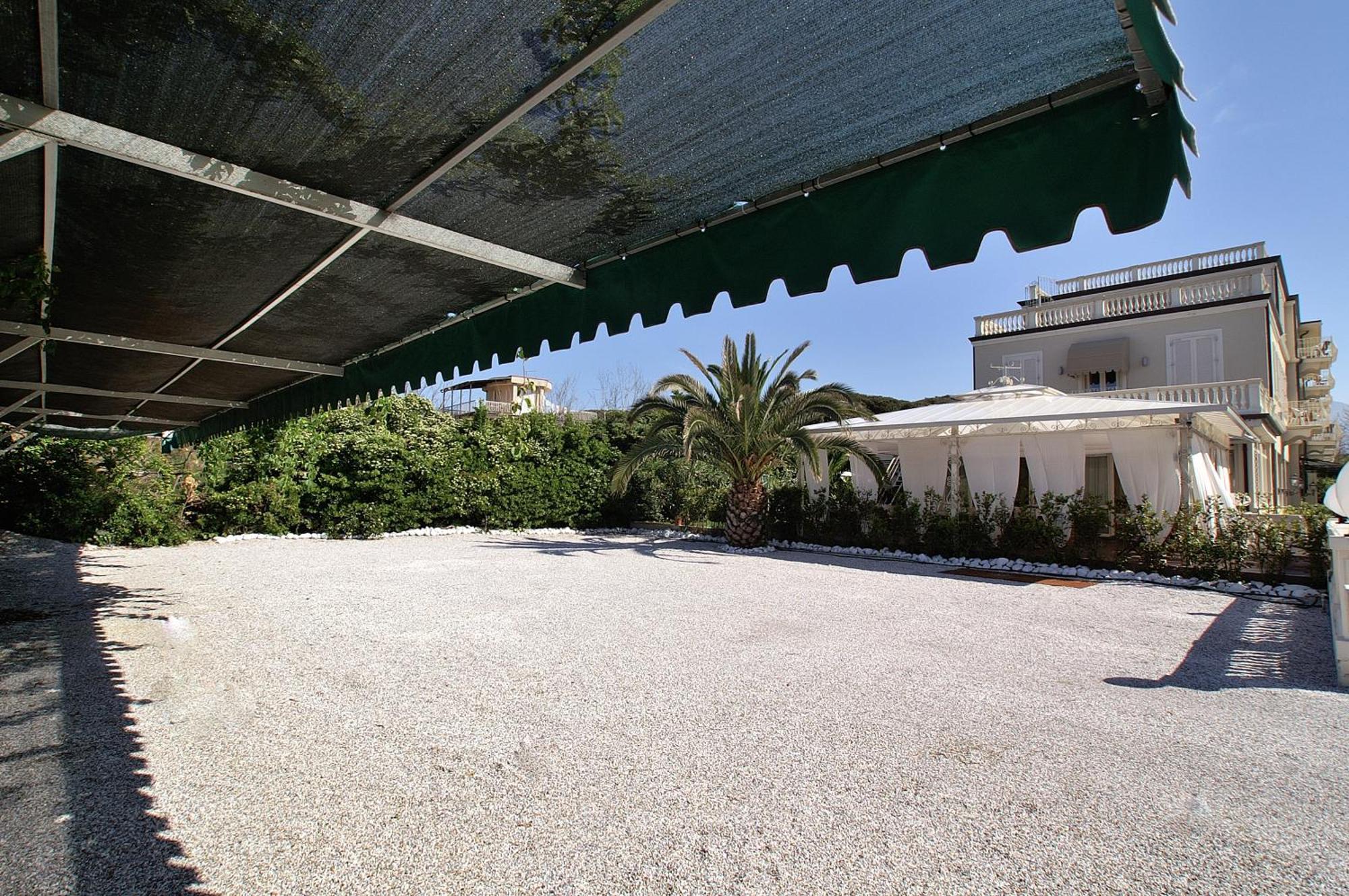 Hotel Coluccini Marina di Pietrasanta Exteriör bild