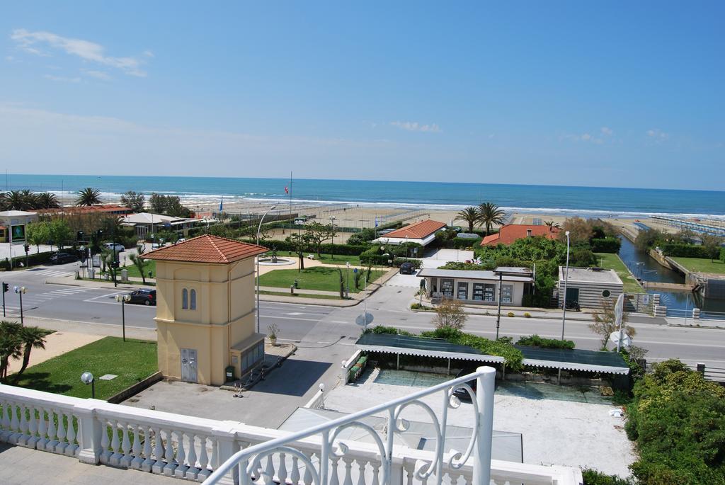 Hotel Coluccini Marina di Pietrasanta Exteriör bild