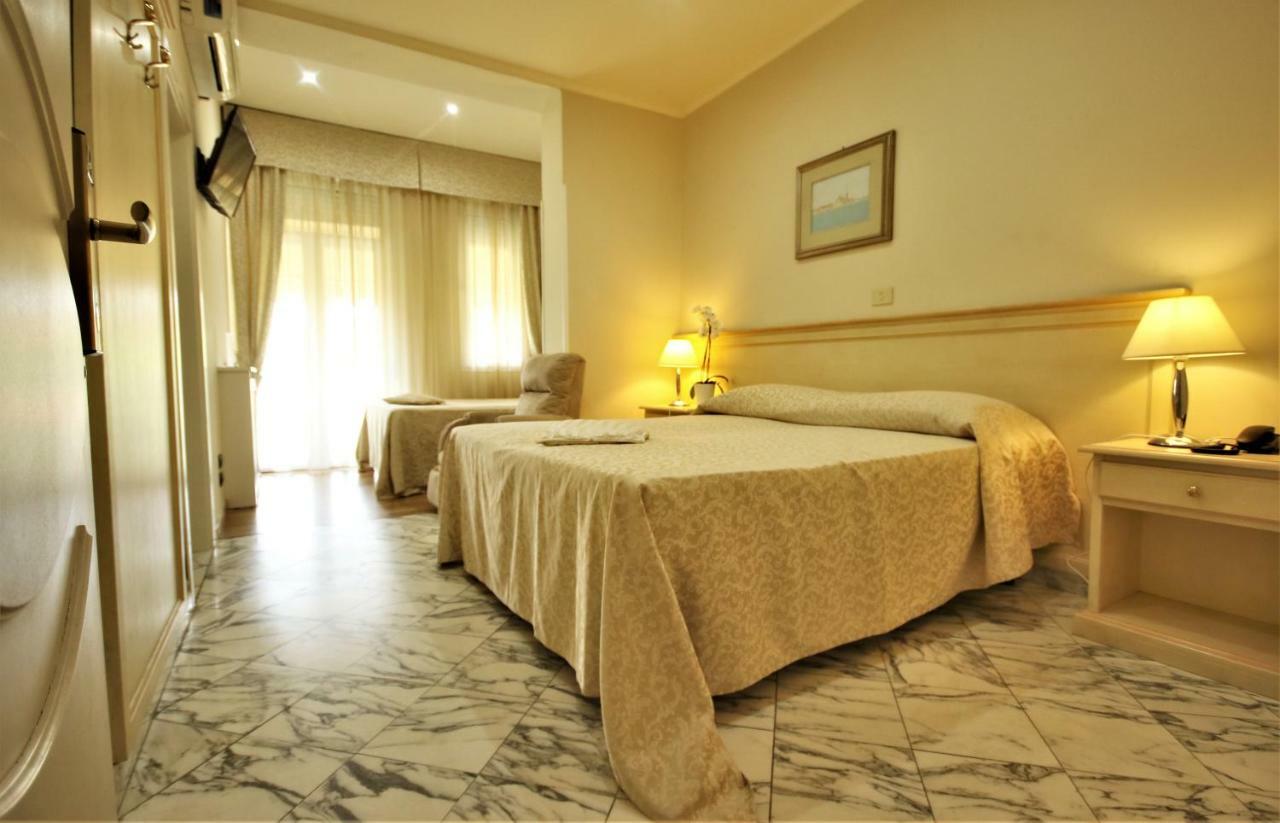 Hotel Coluccini Marina di Pietrasanta Exteriör bild