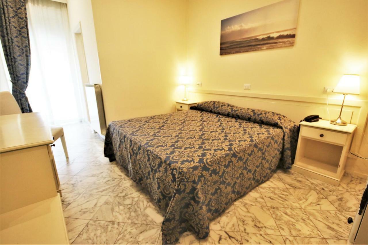 Hotel Coluccini Marina di Pietrasanta Exteriör bild