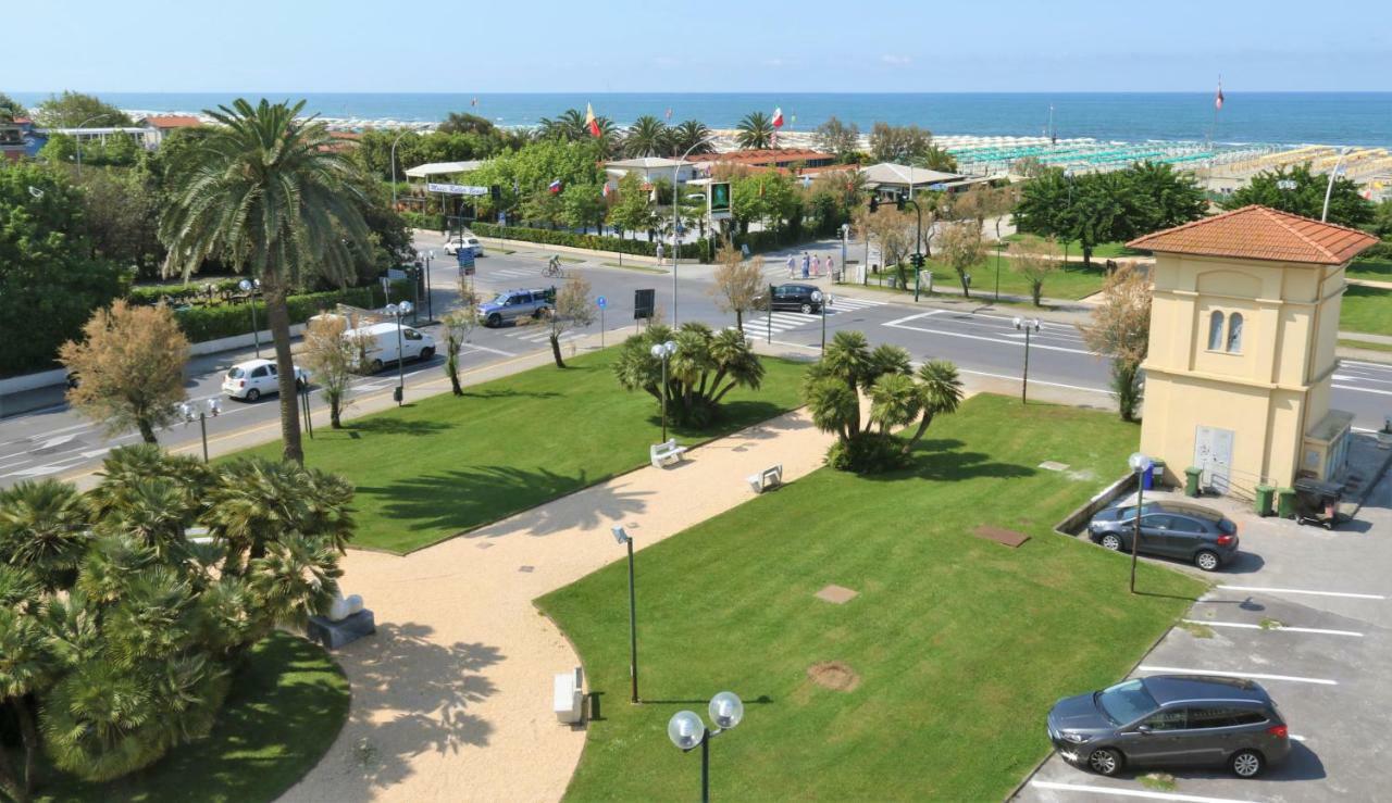 Hotel Coluccini Marina di Pietrasanta Exteriör bild